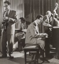 1953. Paul Desmond, Joe Dodge, Dave Brubeck and Ron Crotty (Frank Driggs Collection) 